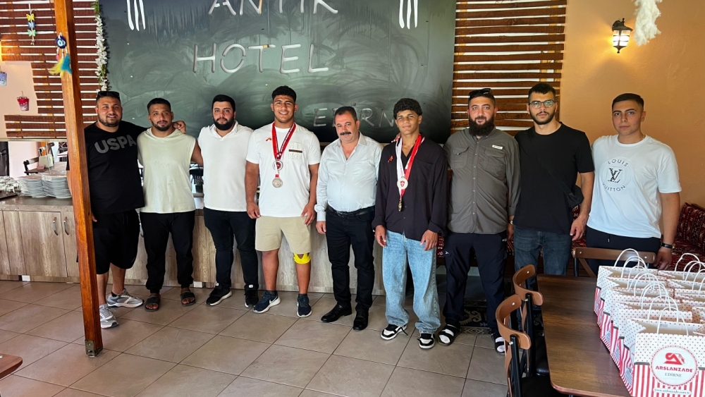 TÜDEŞ AİLESİ EDİRNE’NİN ‘ALTIN ÇOCUKLARINI’ ALTINLA ÖDÜLLENDİRDİ